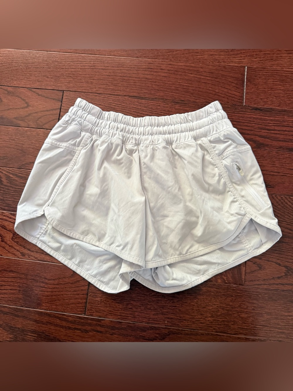 Lululemon Light Gray Hotty Hot Athletic Shorts Women’s Size 6